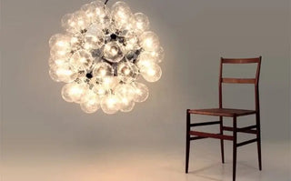 Shopdecor knows how to give light the right importance offering a selection of swing lamps, able to embellish your home space. Lamps that best illuminate with beauty and elegance, without a doubt the main protagonist of your interior decoration.